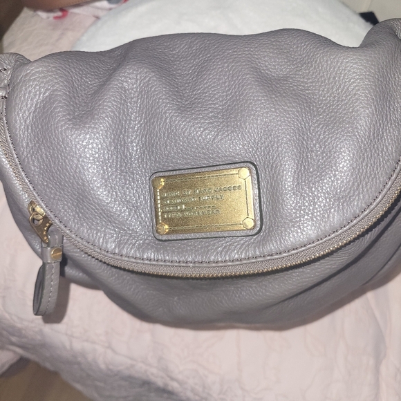 Marc By Marc Jacobs Gray Leather Shoulder Bag with Slouchy Design - Picture 4 of 16